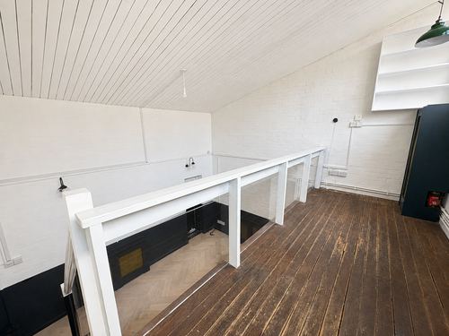 Unit 1, 1 Stanley Bridge Studios, London &mdash; photograph 4